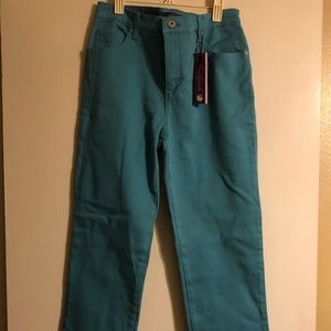 Classic fit tapered leg mid-rise